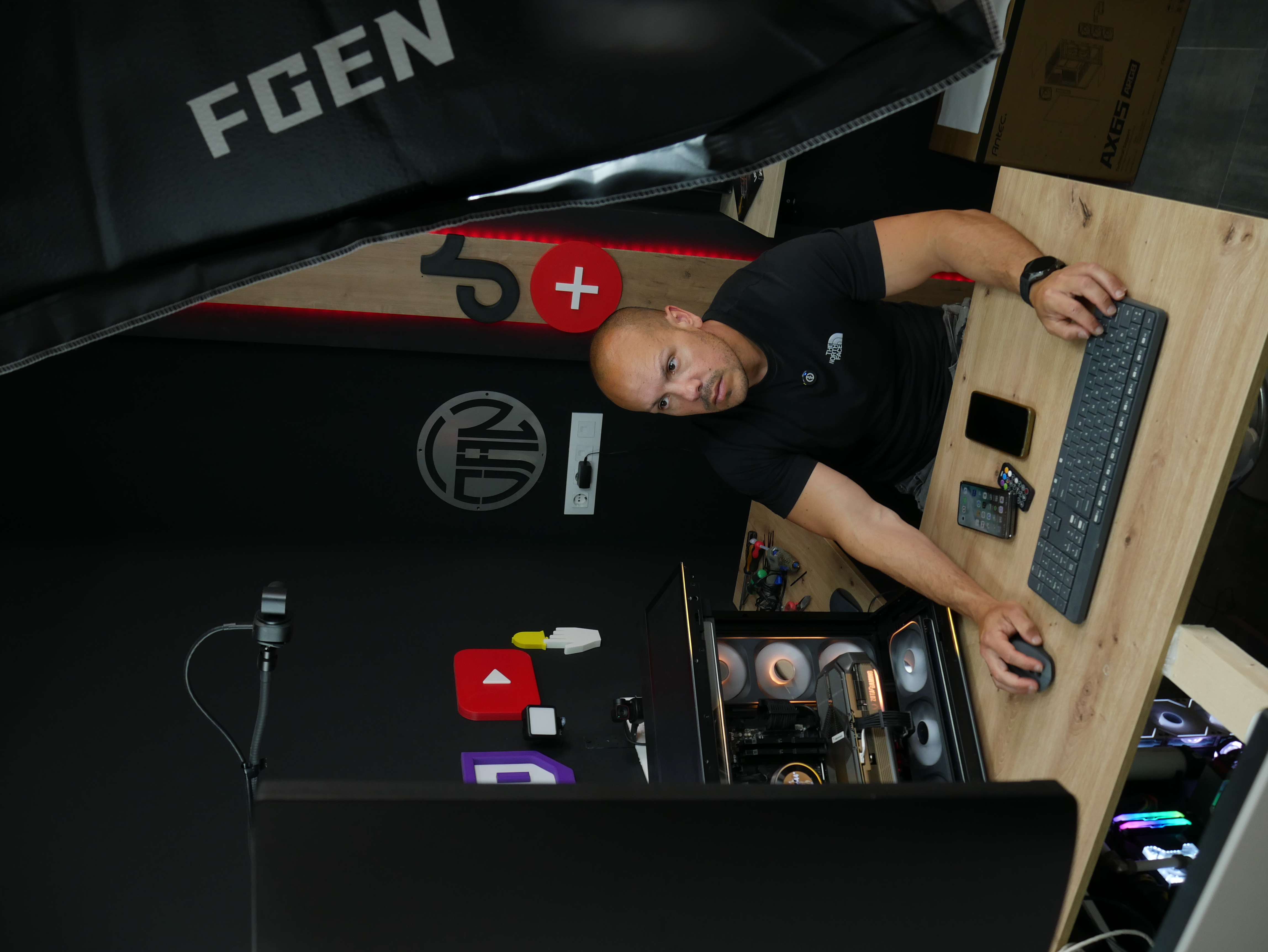 Daniel en el taller · World PC