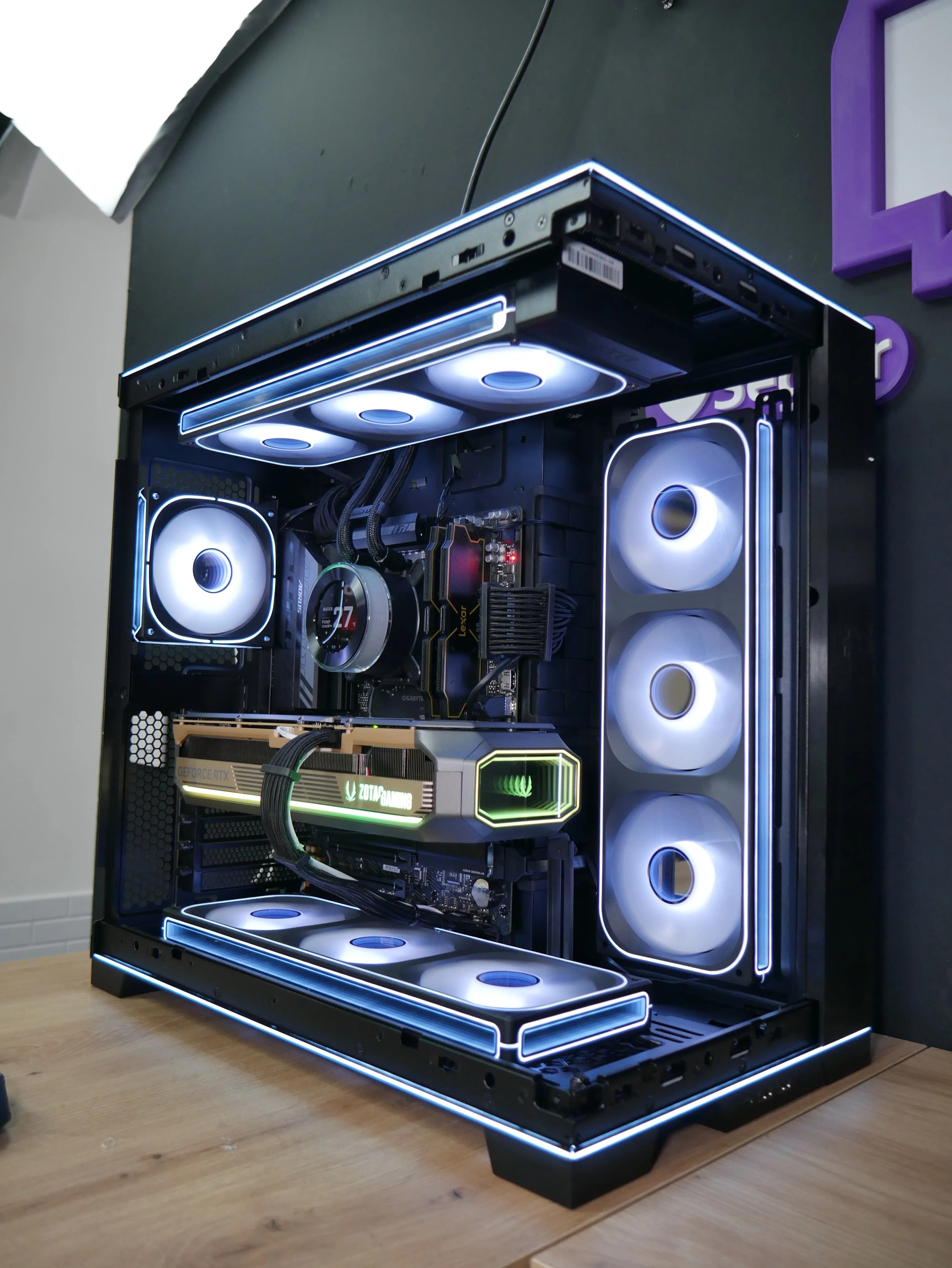 PC terminado fondo limpio · World PC