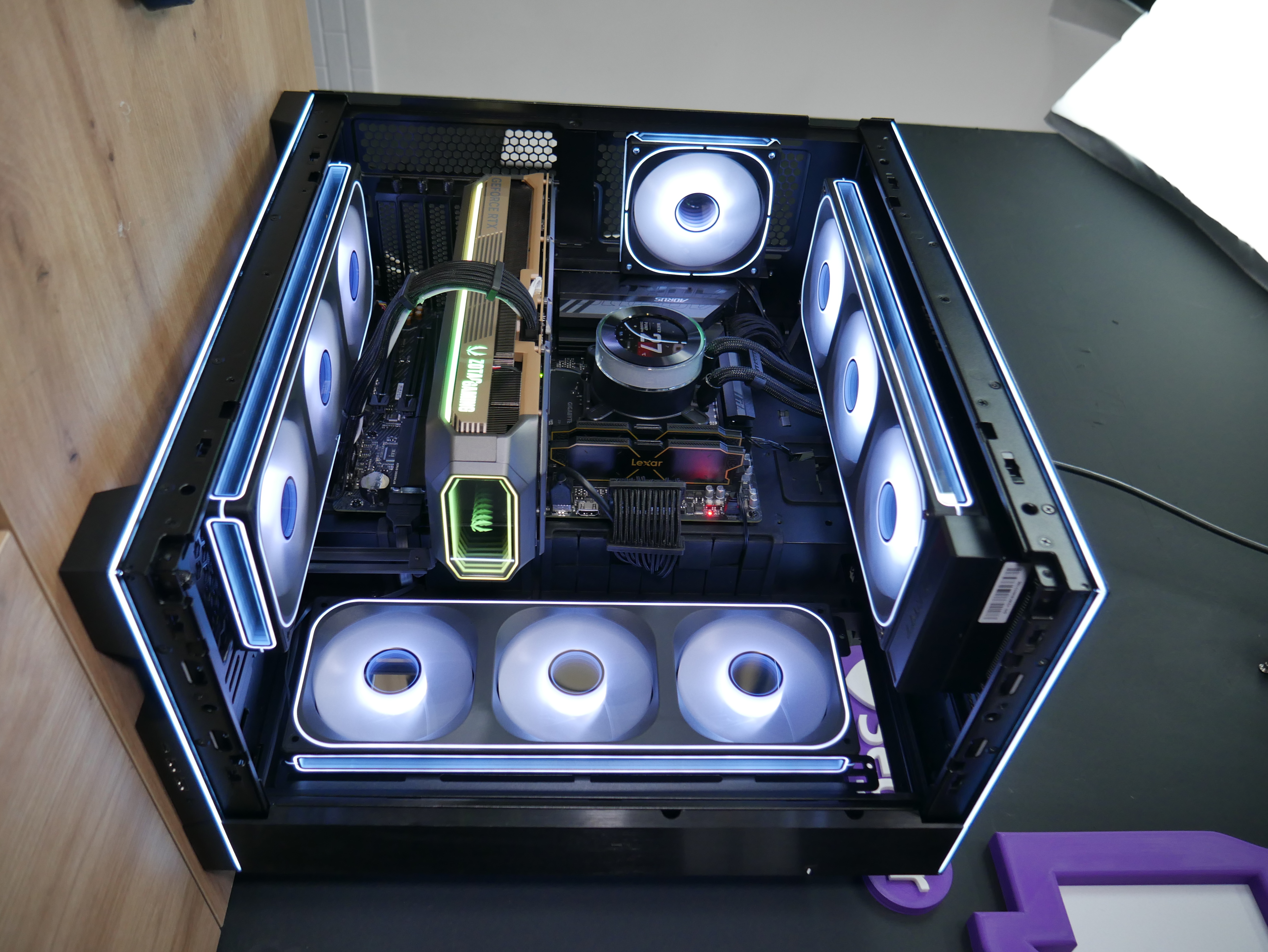 PC terminado fondo limpio · World PC